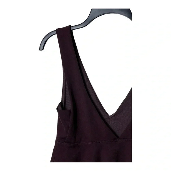 1456. SILENCE AND NOISE SLEEVELESS CROPPED TOP DEEP V NECKLINE FRONT AND BACK - Picture 9 of 10